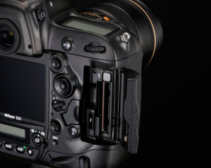 Nikon-D4-double-slot